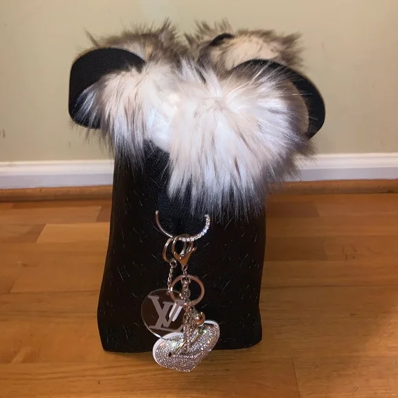NWT designer inspired faux black leather with faux fur pet carrier. - Picture 2 of 10
